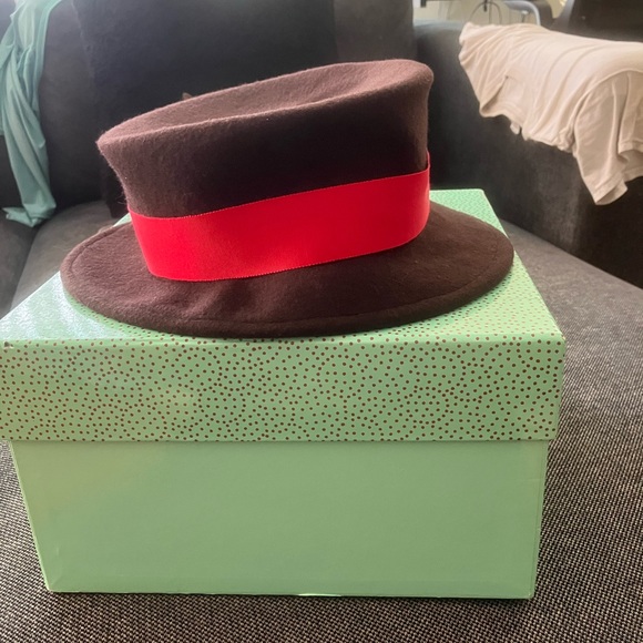 Brown and red wool hat - Picture 2 of 3